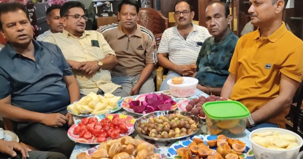 আলমডাঙ্গায় ব্লুসম গার্ডেন-৮৭ এসএসসি ব্যাচের উদ্যোগে ফল উৎসব অনুষ্ঠিত। 
