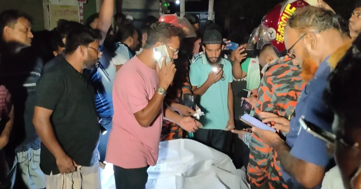 আলমডাঙ্গার কুষ্টিয়া বাস কাউন্টারের সামনের সড়কে ড্রাম ট্রাক চাপায় এনজিও কর্মী নি*হ*ত 