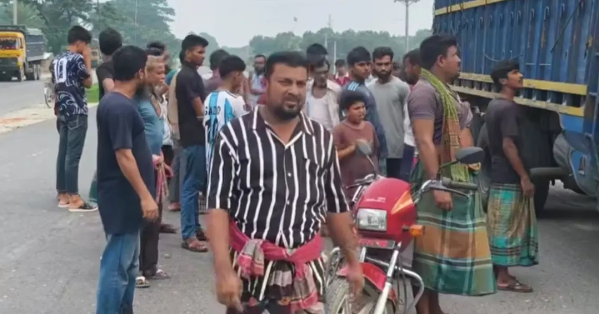 ঝিনাইদহের শৈলকুপা উপজেলায় বাসের ধাক্কায় ট্রাকচালক নিহত