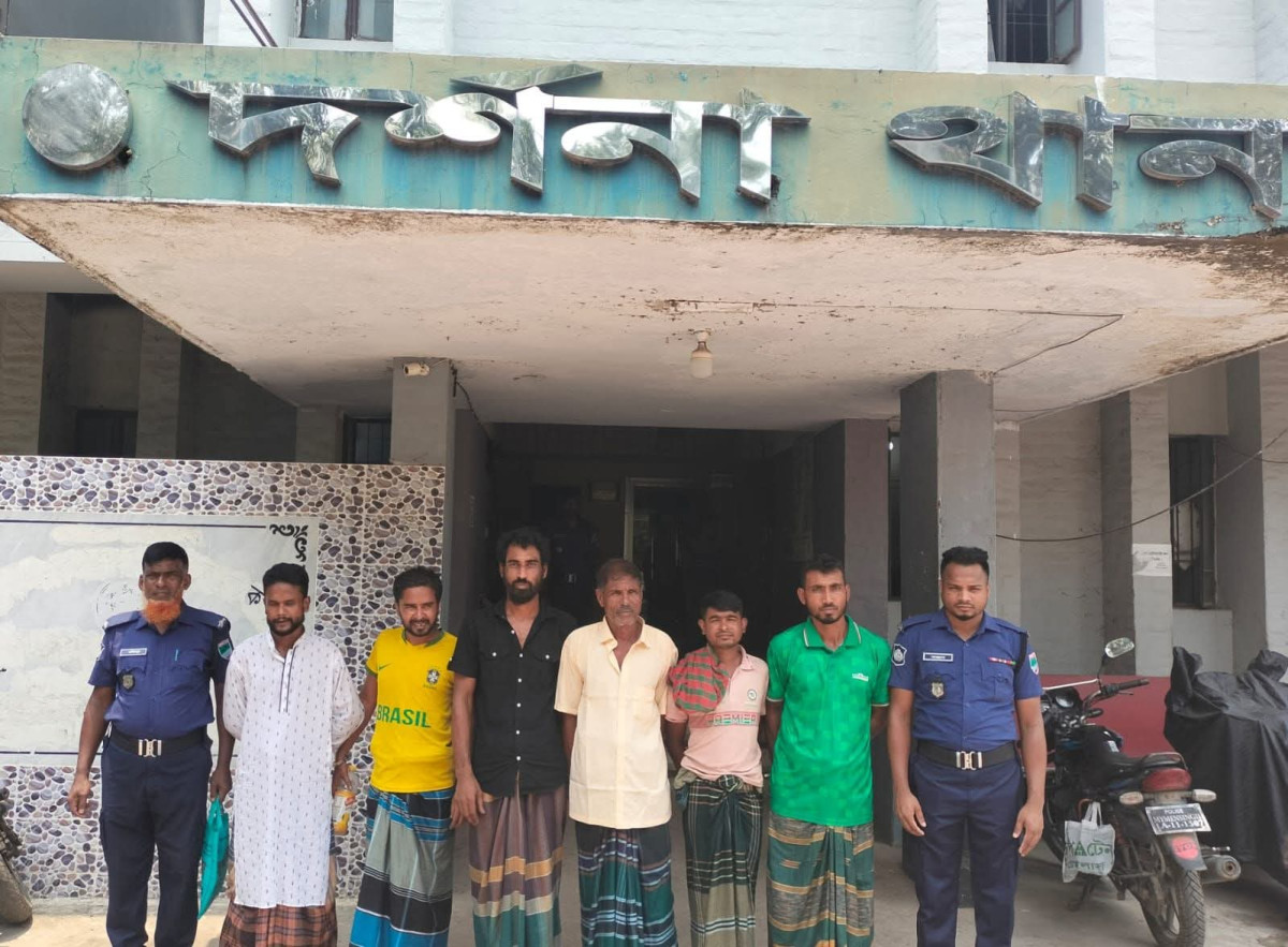 চুয়াডাঙ্গার দর্শনায় পুলিশের বিশেষ অভিযানে বিভিন্ন মামলার ওয়ারেন্ট ভুক্ত ৬ আসামী গ্রেপ্তার 