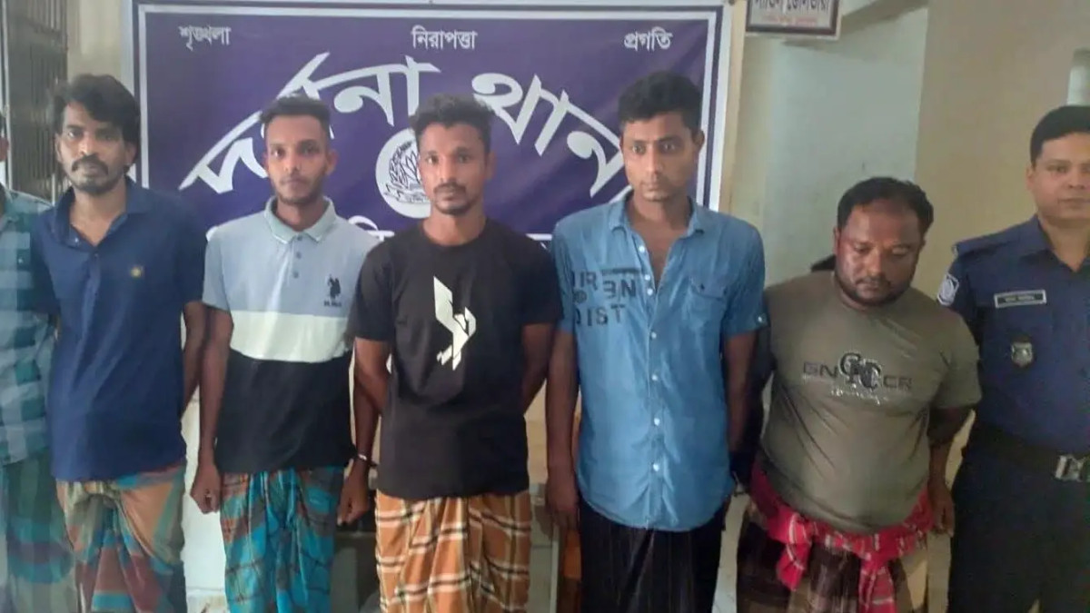 দর্শনা থানা পুলিশের রাতভর অভিযানে মাদক মামলার ওয়ারেন্ট ভুক্ত ৫ আসামী গ্রেপ্তার