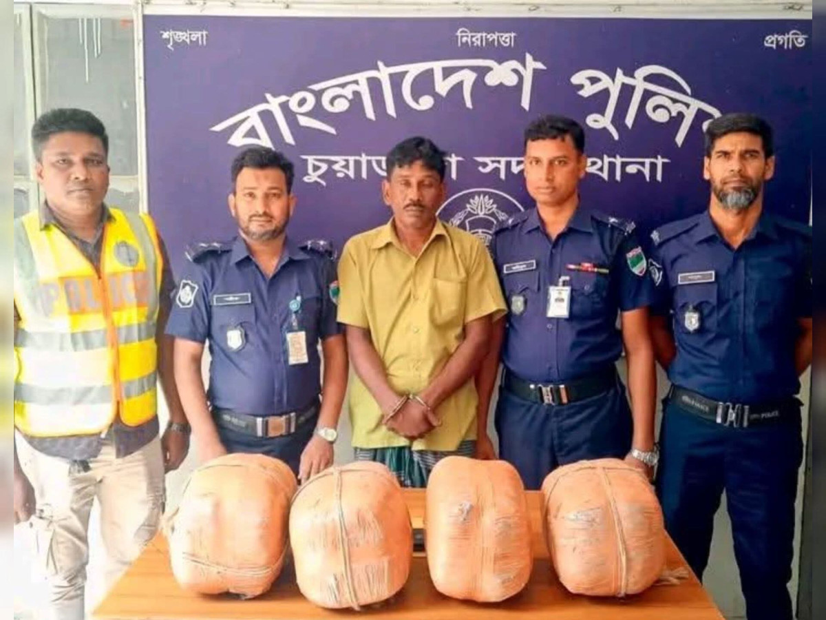 চুয়াডাঙ্গা- ঝিনাইদহ সড়কে পুলিশের অভিযানে ১৬ কেজি গাঁজা সহ আলমডাঙ্গার এক ব্যক্তি গ্রেপ্তার