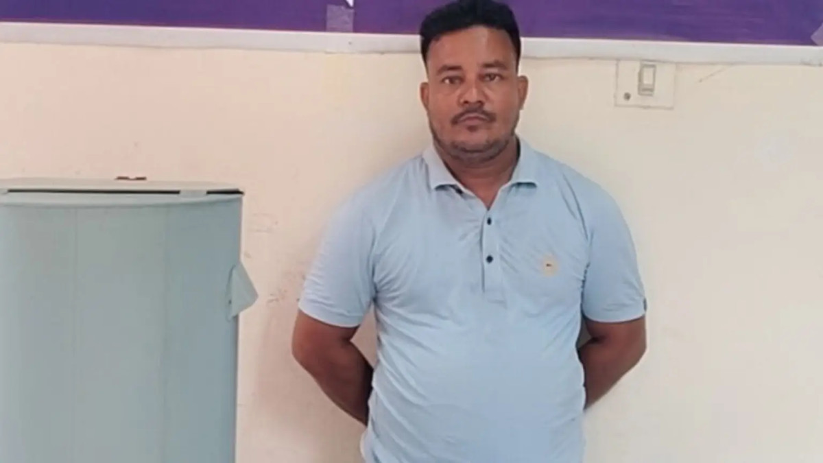আলমডাঙ্গার গড়চাপড়া গ্রাম থেকে ৩ কেজি গাজা সহ মাদক কারবারী গ্রেফতার