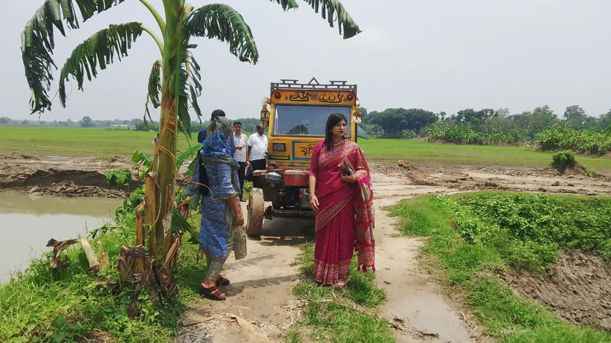 আলমডাঙ্গায় অবৈধভাবে মাটি কাটার দায়ে ভ্রাম্যমাণ আদালতে এক মাটি ব্যবসায়ীকে জরিমানা