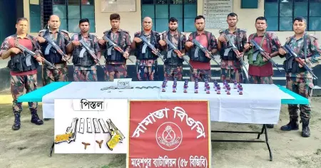 ঝিনাইদহের মহেশপুর সীমান্তে বিজিবির অভিযানে ২ টি পিস্তল গুলি ও মাদক উদ্ধার