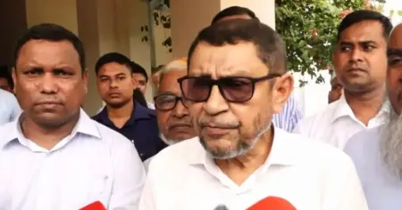 নোয়াখালী জেনারেল হাসপাতালে আকস্মিক পরিদর্শনে স্বাস্থ্যমন্ত্রী, অনিয়ম দেখে তত্ত্বাবধায়কের দায়িত্বে পরিবর্তন