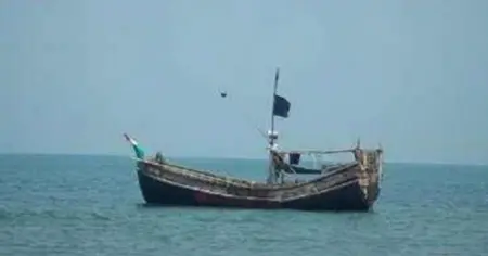 বঙ্গোপসাগরে মাছ ধরতে যাওয়া ৫ জেলেকে ট্রলারসহ ধরে নিয়ে গেছে আরাকান আর্মি