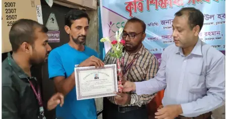 খ্রিস্টিয়ান সার্ভিস সোসাইটির উদ্যোগে আলমডাঙ্গায় দু'জন মেধাবীকে আর্থিক সহায়তা প্রদান