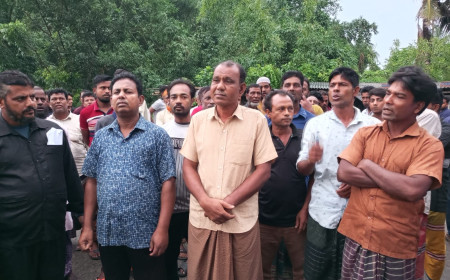 গাংনীতে মামলার প্রতিবাদে গ্রামবাসীর সংবাদ সম্মেলন 