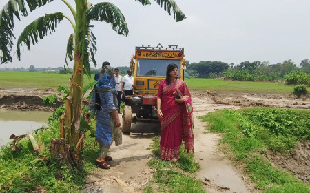আলমডাঙ্গায় অবৈধভাবে মাটি কাটার দায়ে ভ্রাম্যমাণ আদালতে এক মাটি ব্যবসায়ীকে জরিমানা