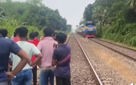 চুয়াডাঙ্গার মোমিনপুর রেল ষ্টেশনের অদূরে ট্র্রেনে কে*টে এক ব্যক্তির মৃ*ত্যু