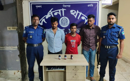 দর্শনায় পুলিশের মাদক বিরোধী অভিযানে ৩ বোতল উইন্সারেক্স সহ ৩ জন গ্রেপ্তার 