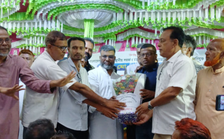 চুয়াডাঙ্গা জেলা পরিষদের প্রশাসক জেলা বিএনপির সাধারণ সম্পাদক শরীফুজ্জামান শরীফকে আলমডাঙ্গা উপজেলা ও পৌর বিএনপির পক্ষ থেকে গণসংবর্ধনা প্রদান।