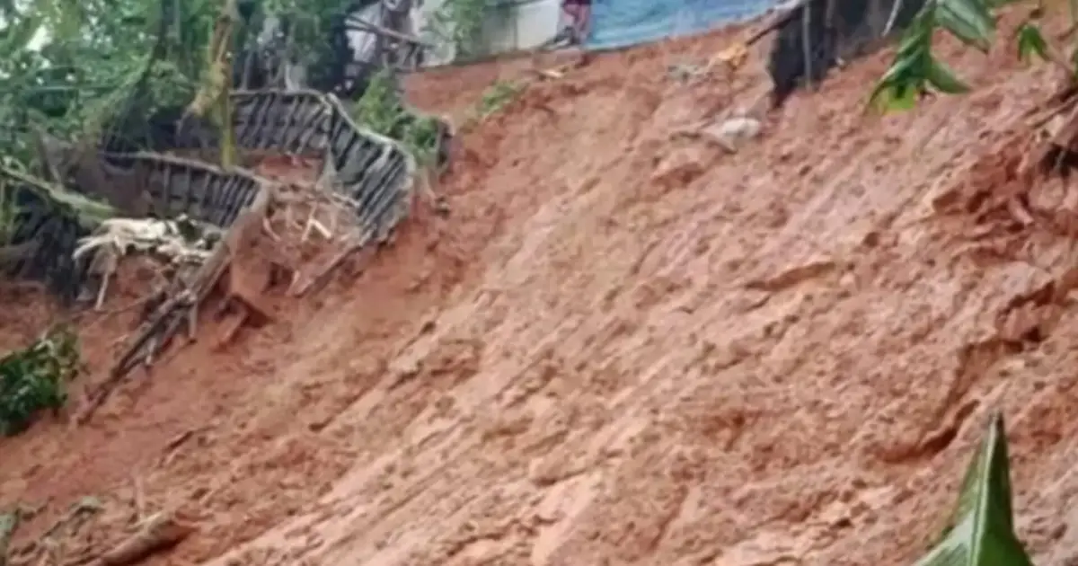 কক্সবাজারের উখিয়া রোহিঙ্গা ক্যাম্পে ভয়াবহ পাহাড় ধস, নারী-শিশুসহ নিহত ৮