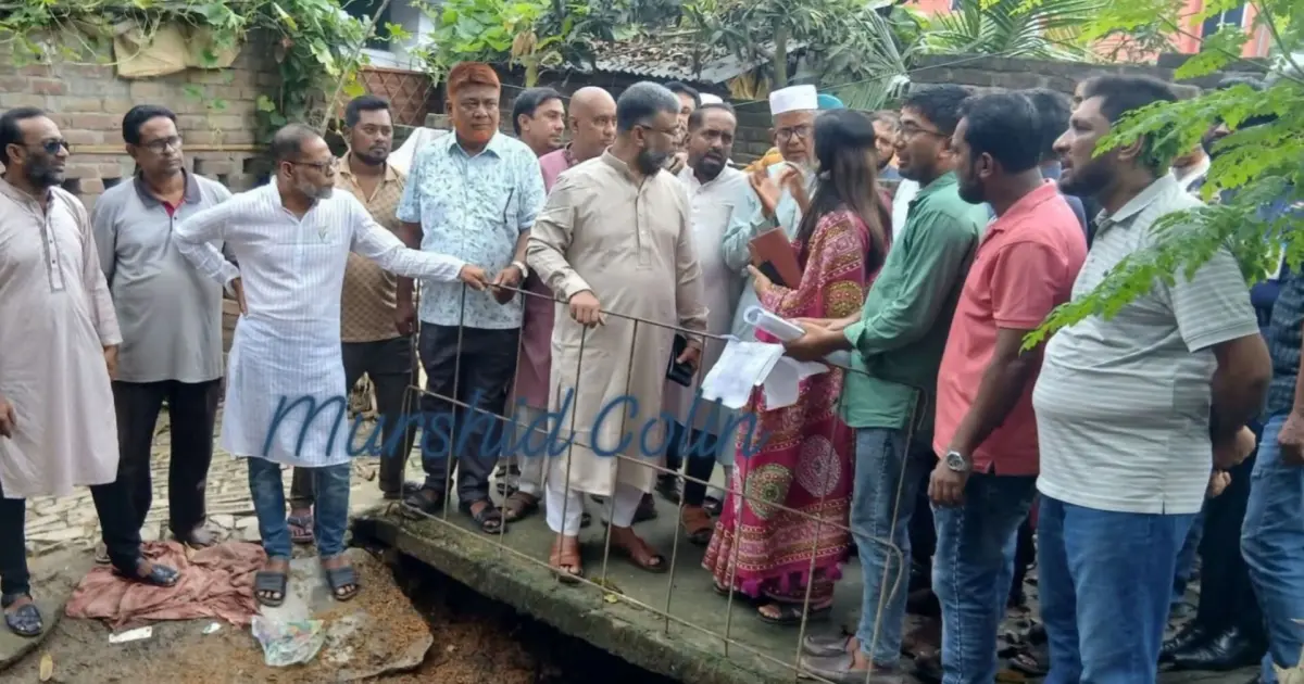 আলমডাঙ্গার ‘ফজলুল হক খাল’ উদ্ধারে জেলা পরিষদ প্রশাসক শরীফুজ্জামান শরীফের পরিদর্শণ