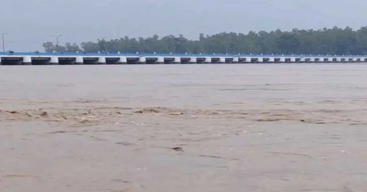 উজানে ঢল ও বৃষ্টিতে তিস্তার পানি বৃদ্ধি, বিপৎসীমার ১ সেন্টিমিটার নিচ দিয়ে প্রবাহিত