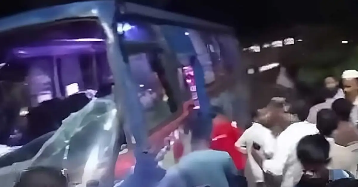 রাজধানীতে নিয়ন্ত্রণ হারিয়ে হাসপাতালের প্রাঙ্গণে ঢুকে পড়ল বাস, নিহত ১