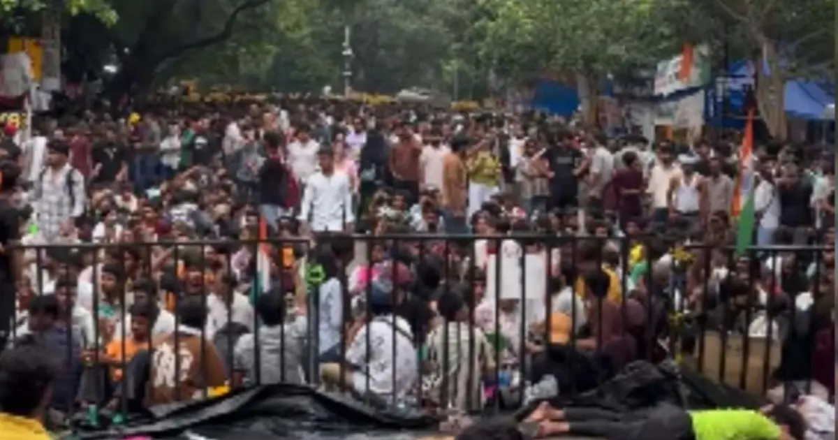 দিল্লির ১৬টি মেট্রো স্টেশন বন্ধ, শিক্ষামন্ত্রীর পদত্যাগের দাবিতে অনড় বিক্ষোভকারীরা