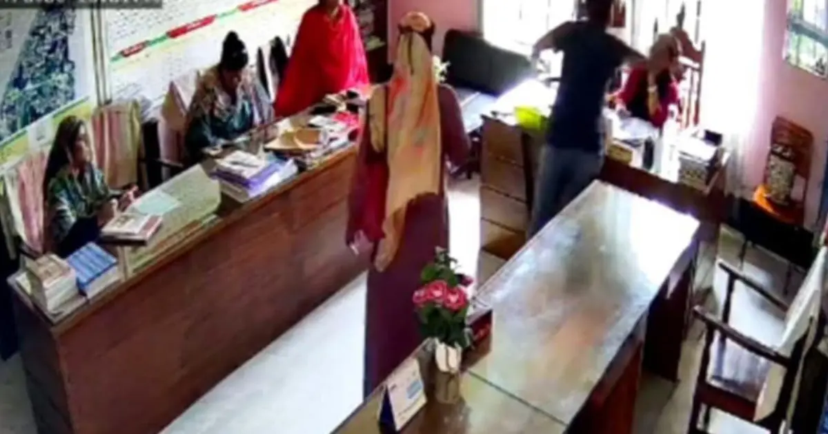 চুয়াডাঙ্গায় প্রধান শিক্ষিকাকে মারধরের ঘটনায় মামলা, গ্রেপ্তার-১