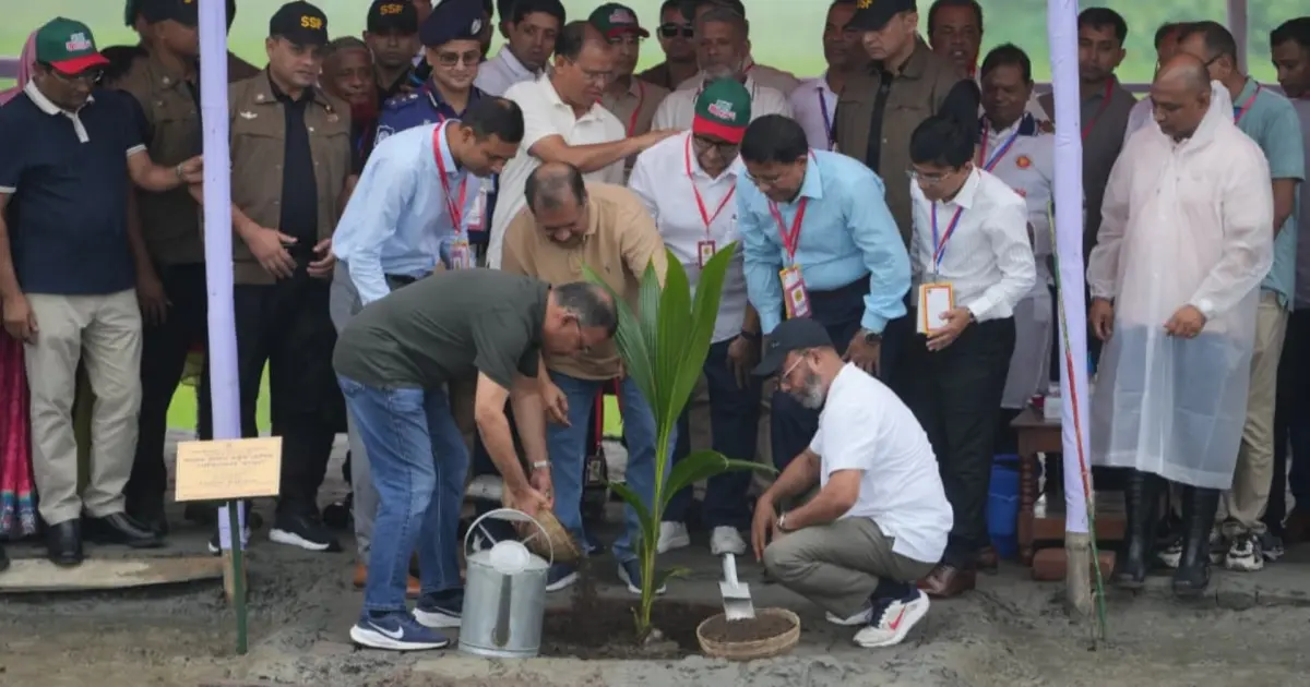 বরিশালে বৃক্ষরোপণ কর্মসূচির উদ্বোধন করলেন প্রধানমন্ত্রী তারেক রহমান