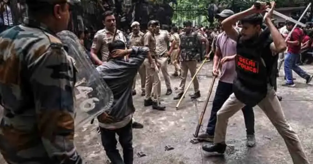 দিল্লিতে সিজেপি-র ‘সংসদ চলো’ মিছিলে পুলিশের লাঠিচার্জ, বন্ধ মেট্রো ও ইন্টারনেট সেবা