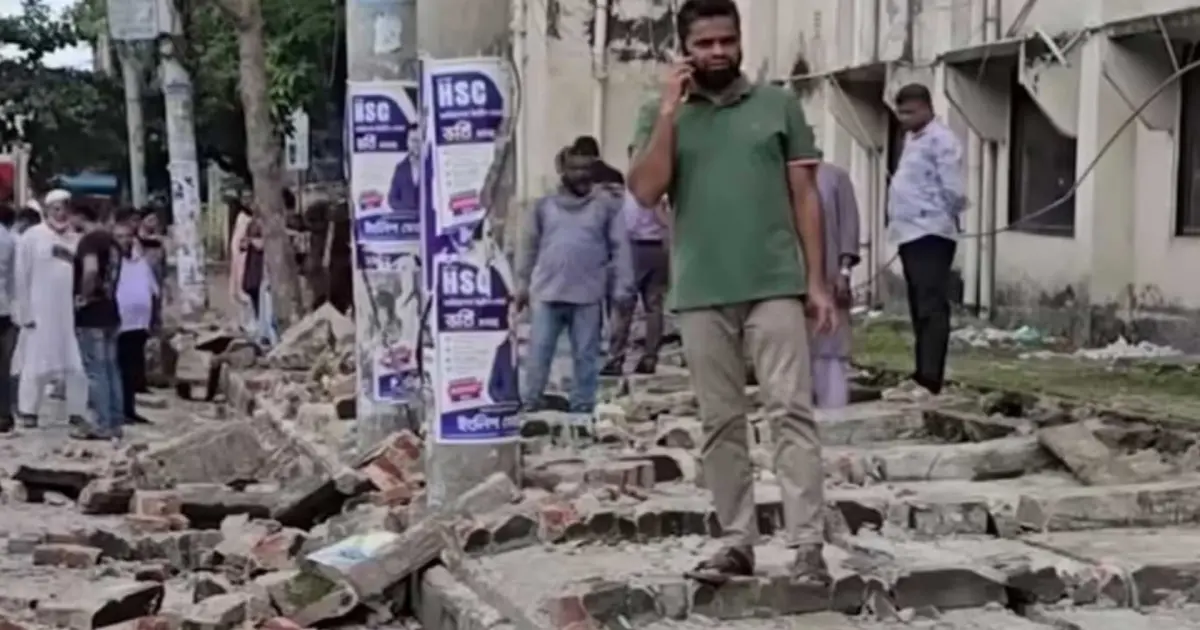 মিরপুরে টিসিবির পণ্য কেনার লাইনে সীমানা প্রাচীর ধসে নিহত ২, আহত ৬