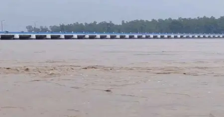 উজানে ঢল ও বৃষ্টিতে তিস্তার পানি বৃদ্ধি, বিপৎসীমার ১ সেন্টিমিটার নিচ দিয়ে প্রবাহিত