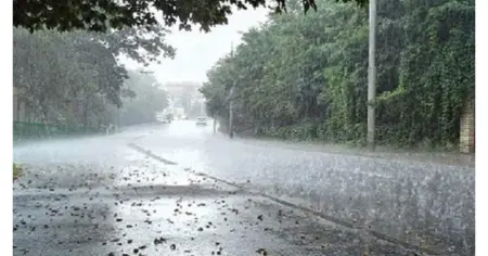 ঢাকাসহ ১৪ অঞ্চলে দুপুরের মধ্যে ঝড়-বৃষ্টির পূর্বাভাস, নদীবন্দরে সতর্কতা