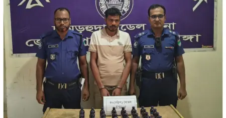 চুয়াডাঙ্গার দামুড়হুদায় ৪০ বোতল এস্কাফ সিরাপসহ মাদক ব্যবসায়ী গ্রেফতার
