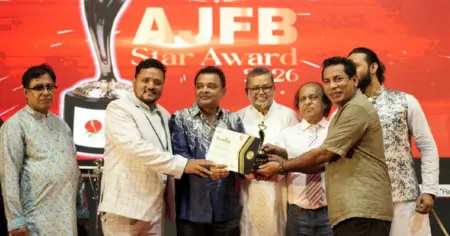 এজেএফবি স্টার অ্যাওয়ার্ডে শ্রেষ্ঠ অভিনেতার পুরস্কার পেলেন মোশাররফ করিম