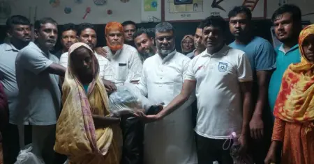চুয়াডাঙ্গায় পানিবন্দি মানুষের পাশে জেলা বিএনপির সাধারণ সম্পাদক শরীফুজ্জামান শরীফ