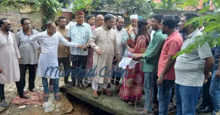 আলমডাঙ্গার ‘ফজলুল হক খাল’ উদ্ধারে জেলা পরিষদ প্রশাসক শরীফুজ্জামান শরীফের পরিদর্শণ