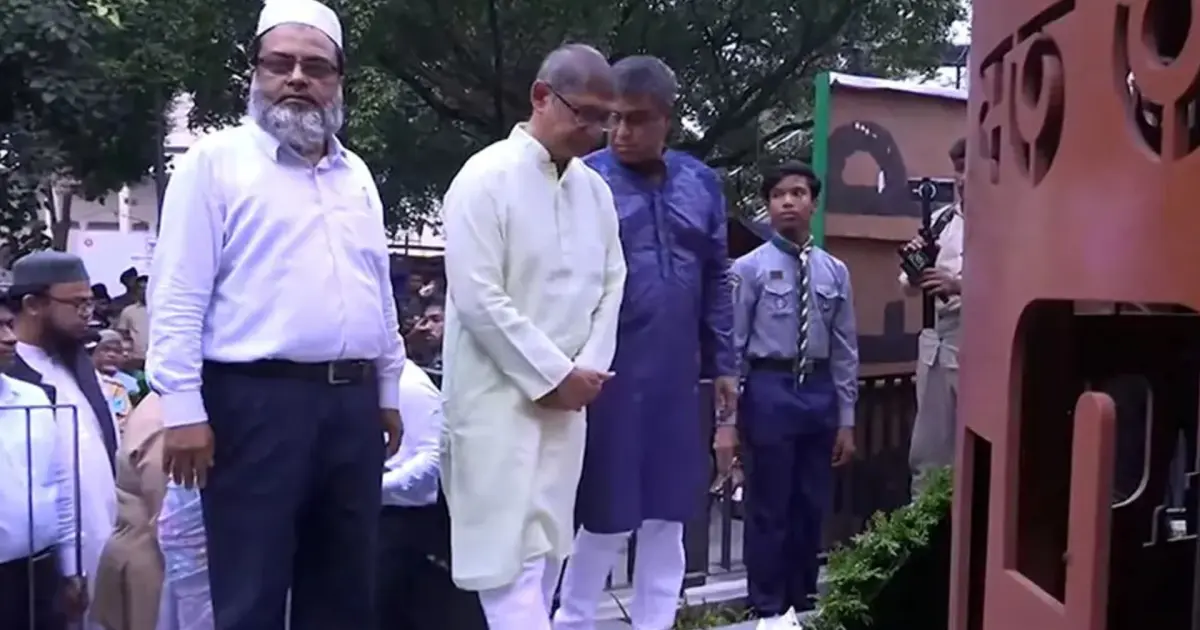 শাহবাগে জুলাই স্মৃতিস্তম্ভে শ্রদ্ধা: 'জুলাই সনদের' চূড়ান্ত বাস্তবায়নের দৃঢ় অঙ্গীকার মুক্তিযুদ্ধবিষয়ক মন্ত্রীর