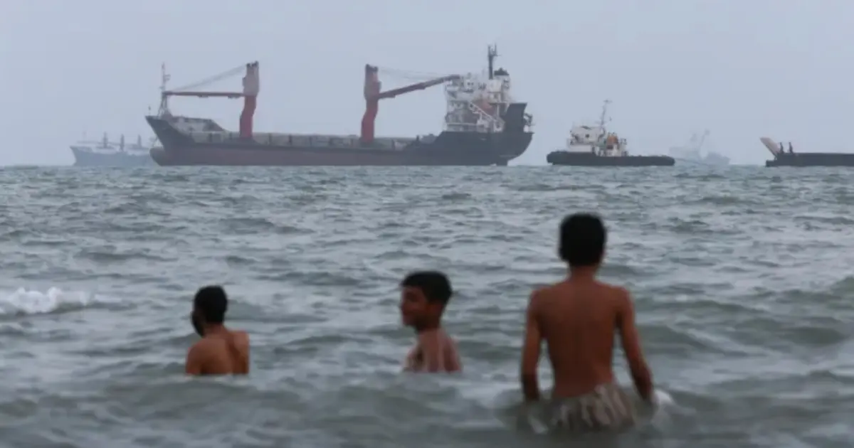 যুক্তরাষ্ট্র শর্ত না মানলে বন্ধই থাকবে হরমুজ প্রণালী: ইরান