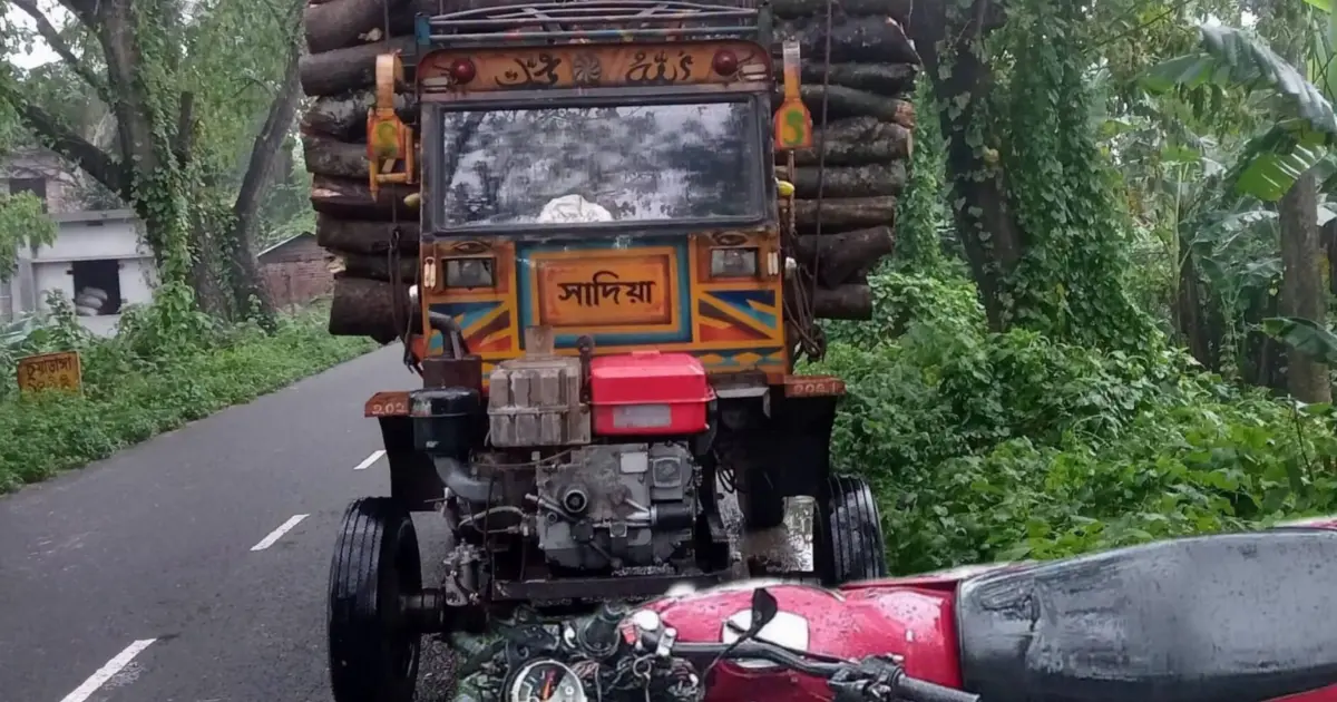 আলমডাঙ্গার রোয়াকুলি মোড়ে মোটরসাইকেল-লাটাহাম্বা সংঘর্ষে এক ব্যক্তি নি হ ত