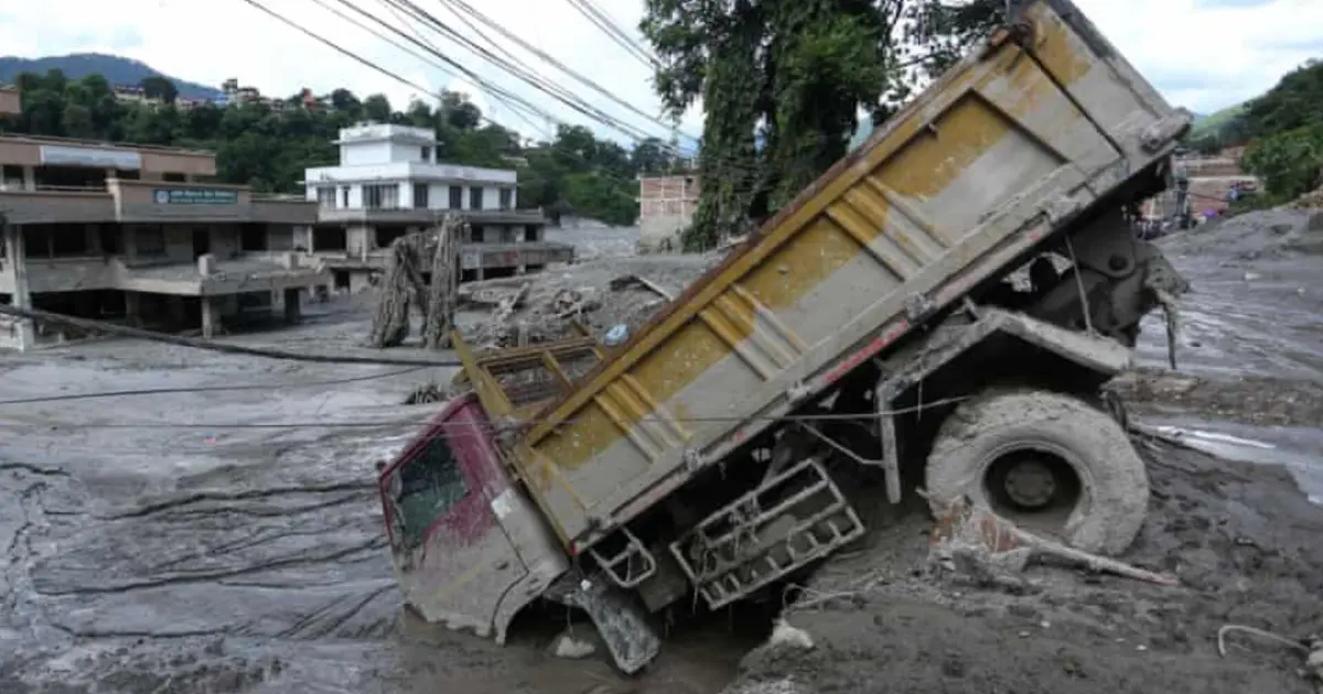 নেপাল-তিব্বত সীমান্তে ভয়াবহ বন্যায় প্রাণহানি বেড়ে ৪৭২, নিখোঁজ ১৫শ' 