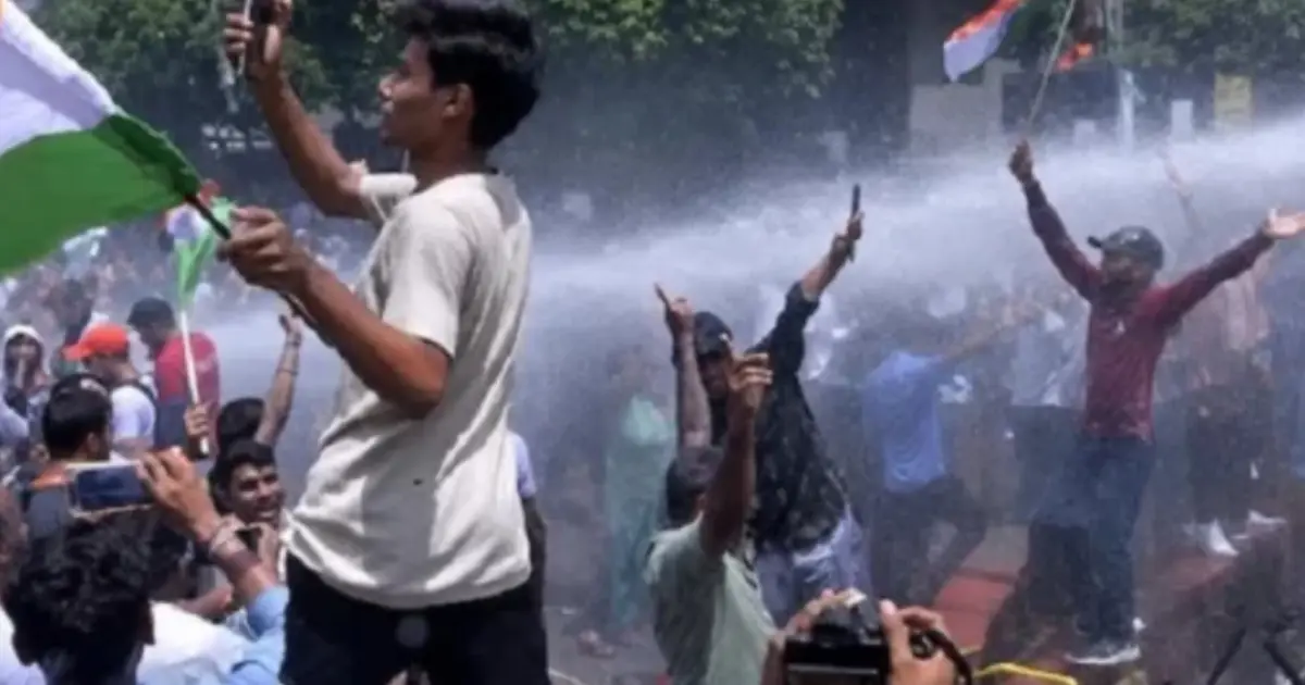 বিহারে বিপিএসসি আন্দোলন উত্তাল: পুলিশের জলকামান ও লাঠিচার্জ, আটক একাধিক ছাত্র