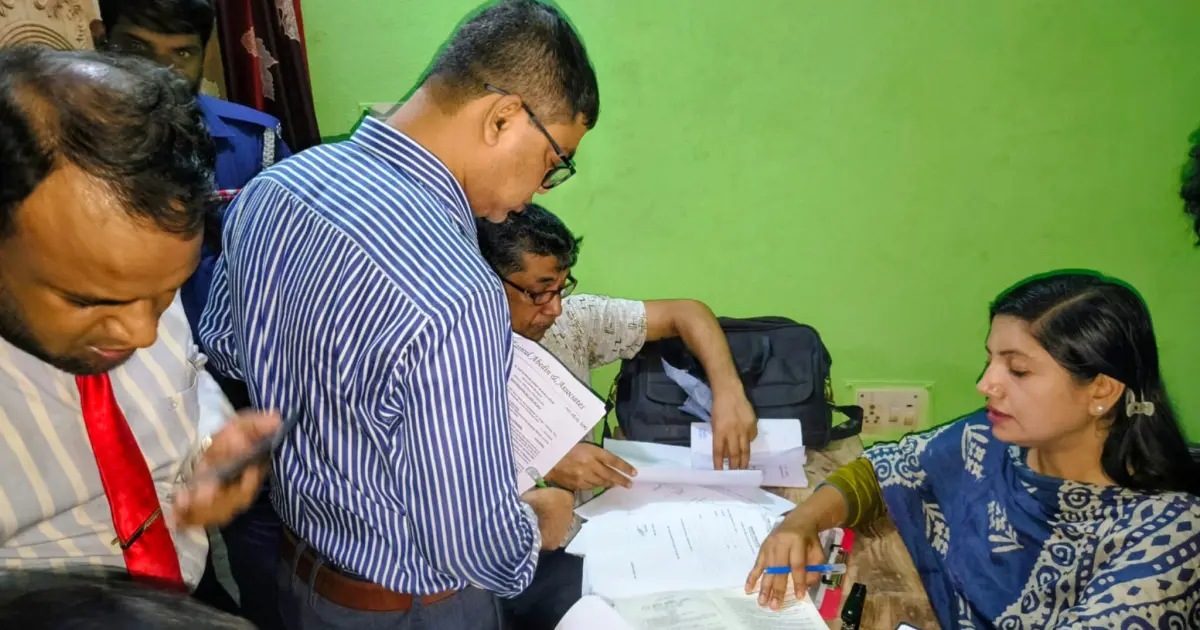  আলমডাঙ্গায় প্রতারণার অভিযোগে টিয়েন্স কোম্পানির ৩ ব্যক্তিকে ভ্রাম্যমাণ আদালতে কারাদণ্ড ও অর্থদণ্ড 