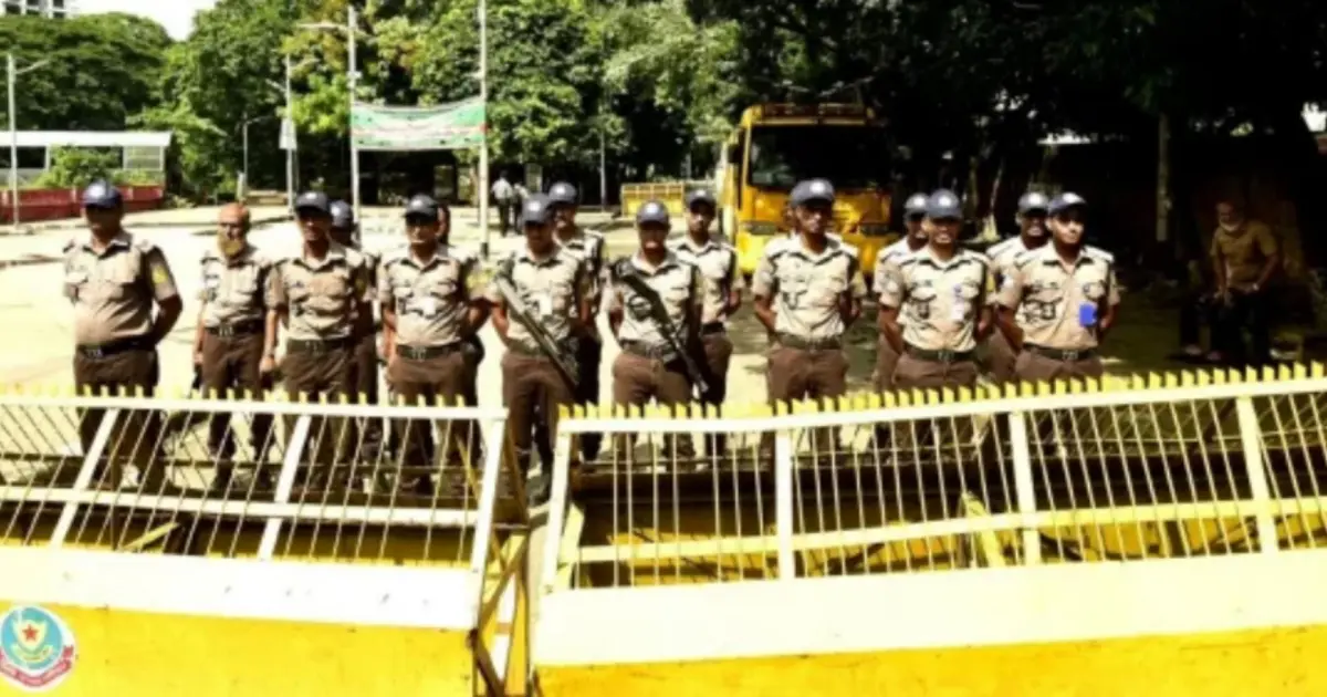১৫ আগস্টকে কেন্দ্র করে ধানমন্ডি ৩২ ও আশপাশে আইনশৃঙ্খলা বাহিনীর কড়া নিরাপত্তা