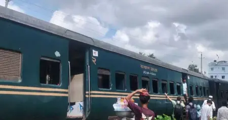গফরগাঁওয়ে জামালপুর কমিউটার ট্রেনের ৪ বগি লাইনচ্যুত, ঢাকা-ময়মনসিংহ ট্রেন চলাচল বন্ধ