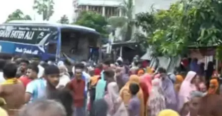 বগুড়ায় বাসের ধাক্কায় সড়কের পাশে দাঁড়িয়ে থাকা ৬ শ্রমিকের করুণ মৃত্যু, আহত অন্তত ১০
