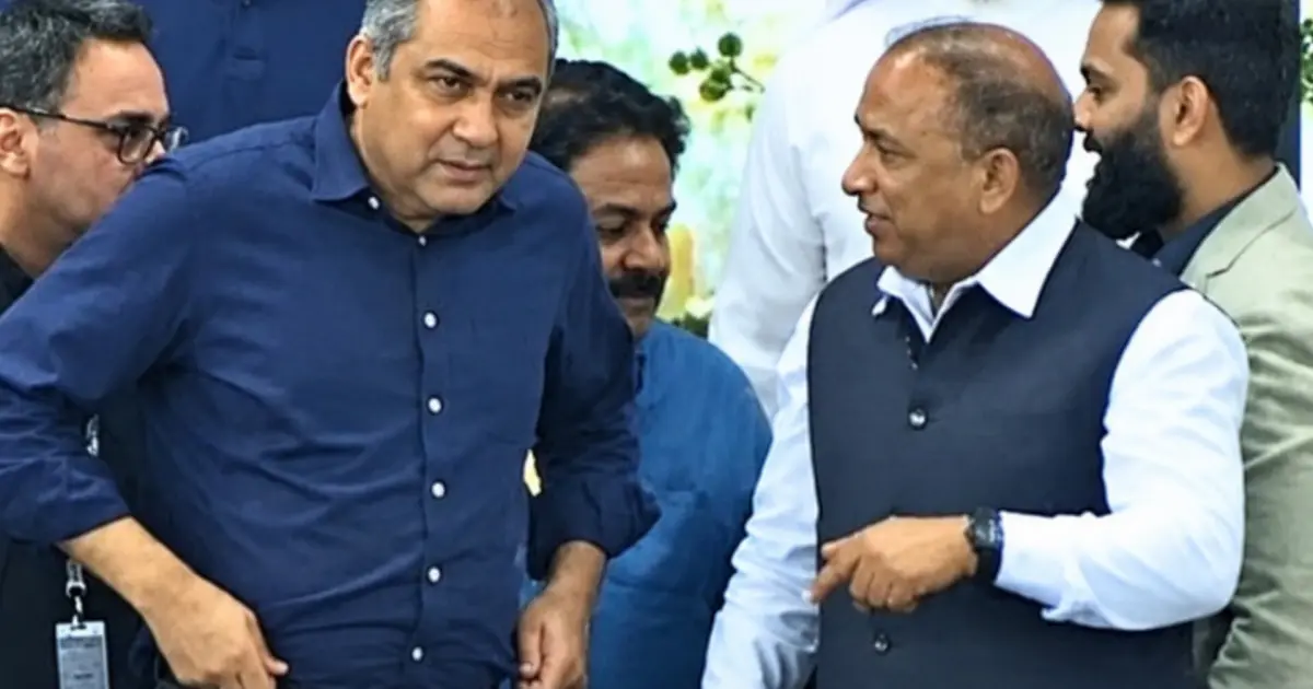 মেয়েদের এশিয়া কাপ: পিসিবি প্রধান মহসিন নাকভির হাত থেকে ট্রফি নিল না চ্যাম্পিয়ন ভারত
