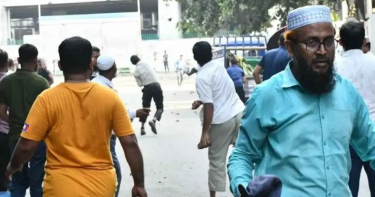 মতিঝিলে ইসলামী ব্যাংক টাওয়ারের সামনে সংঘর্ষ, আহত ২৫