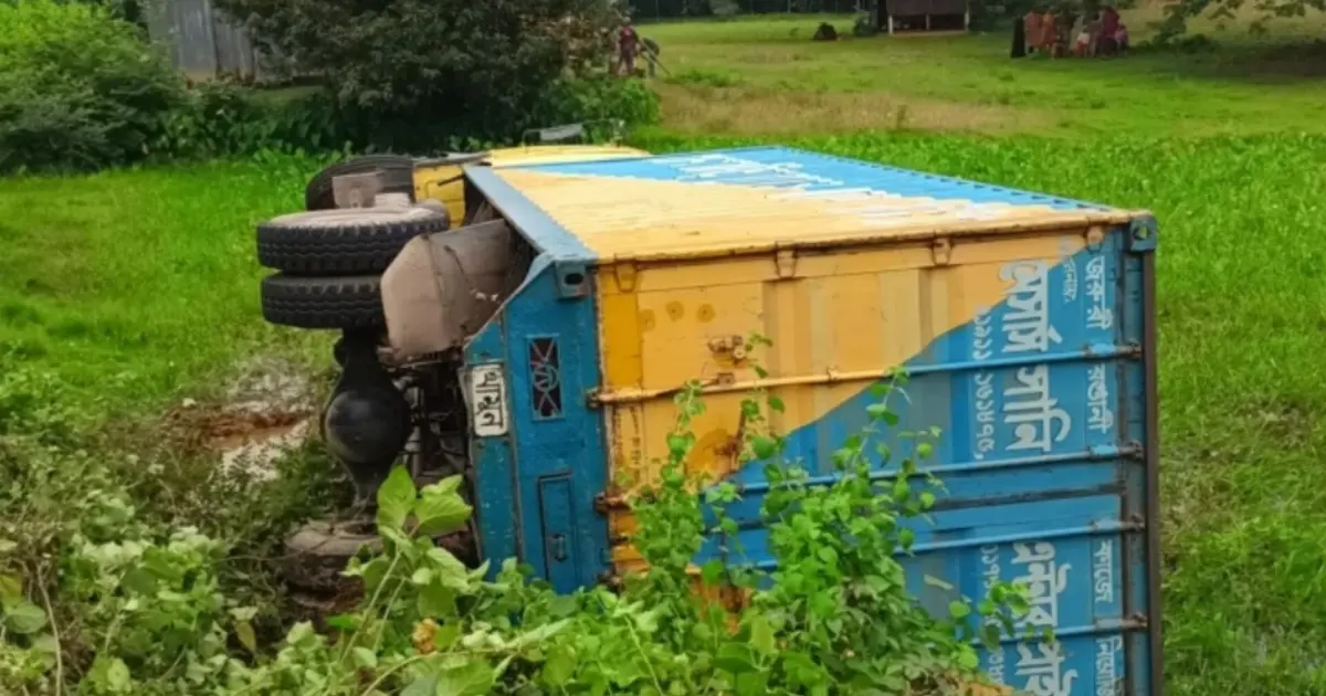 গাজীপুরের কালিয়াকৈরে কাভার্ডভ্যান ও সিএনজির মুখোমুখি সংঘর্ষ, নিহত ৩