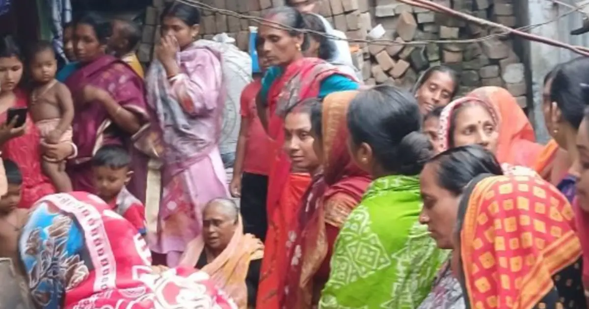 আলমডাঙ্গা থেকে স্বামীর সঙ্গে মোটরসাইকেলে কুষ্টিয়ায় যাবার পথে ট্রাকের ধাক্কায় স্ত্রীর মৃত্যু
