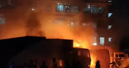 আশুলিয়ায় কারখানায় কাভার্ডভ্যানের সিলিন্ডার বিস্ফোরণ: নিহত ৬, আহত অন্তত ২৬