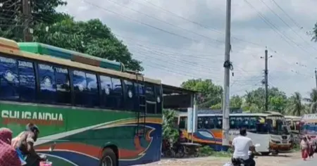 চুয়াডাঙ্গায় পাঁচ রুটে অনির্দিষ্টকালের বাস ধর্মঘট, দূরপাল্লার যানবাহনও বন্ধের হুঁশিয়ারি