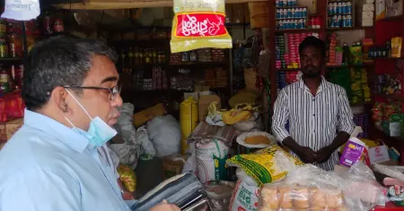 চুয়াডাঙ্গার সরোজগঞ্জ বাজারে ভোক্তা অধিকারের অভিযান: ২ প্রতিষ্ঠানকে জরিমানা