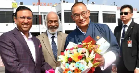 ঢাকায় ১ ঘণ্টার যাত্রা বিরতিতে ভুটানের প্রধানমন্ত্রী