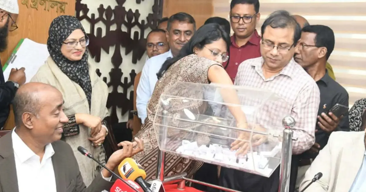 ঢাকার সাব-রেজিস্ট্রার পদায়নে লটারি: ১৮ কর্মকর্তা মনোনীত